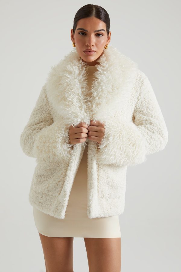 7514_5_Cream-Shearling-Coat-With-Large-Front-Pockets.jpg