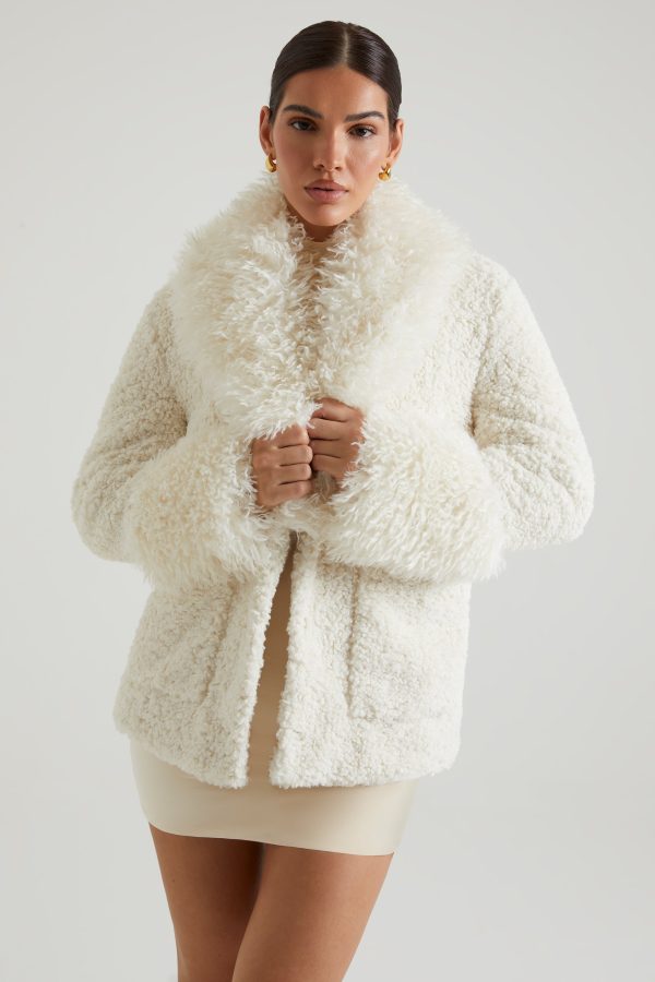 7514_6_Cream-Shearling-Coat-With-Large-Front-Pockets.jpg