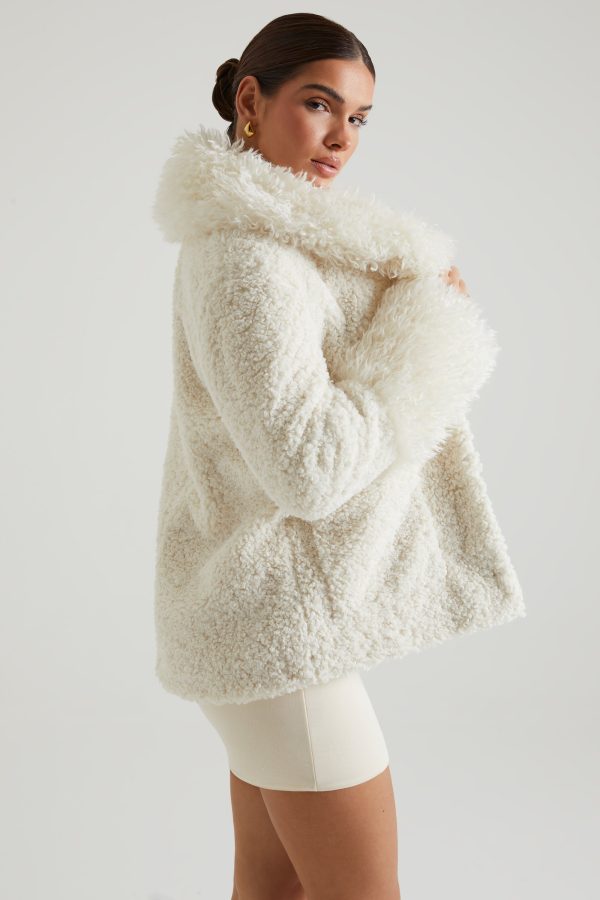 7514_7_Cream-Shearling-Coat-With-Large-Front-Pockets.jpg