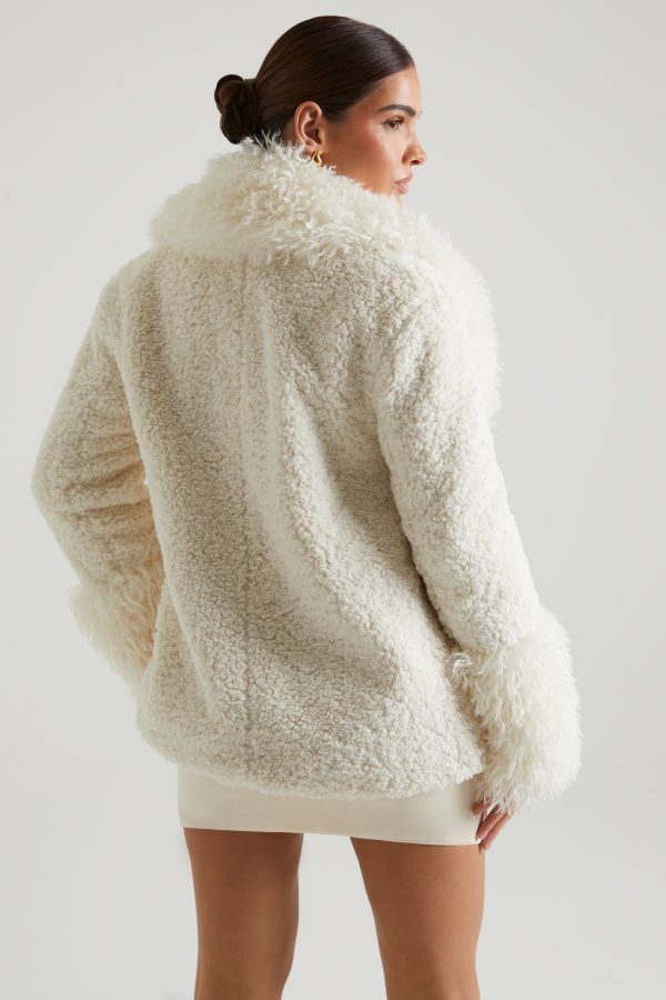 7514_8_Cream-Shearling-Coat-With-Large-Front-Pockets.jpg