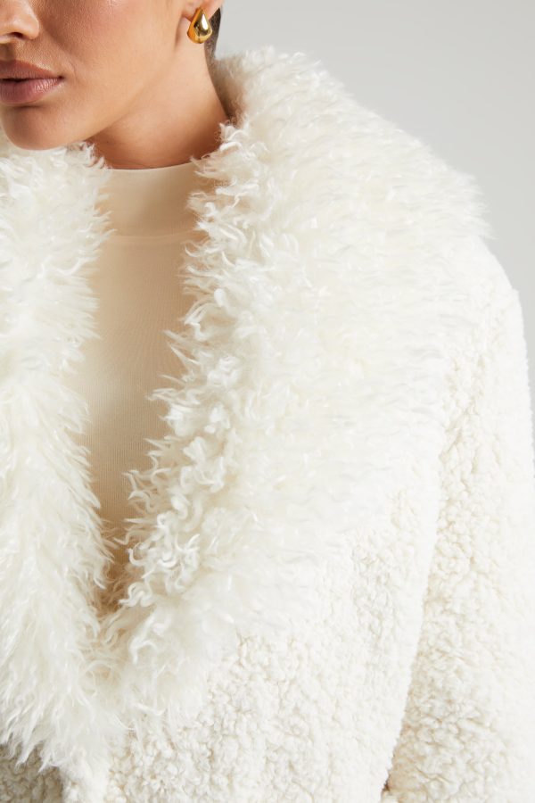 7514_9_Cream-Shearling-Coat-With-Large-Front-Pockets.jpg