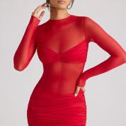 8036-FieryRed_Essie_4.jpg