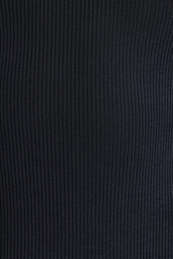 8327-Black_Jordan_6.jpg