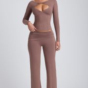 8489-6205-Taupe_Naim_Hollis_1.jpg