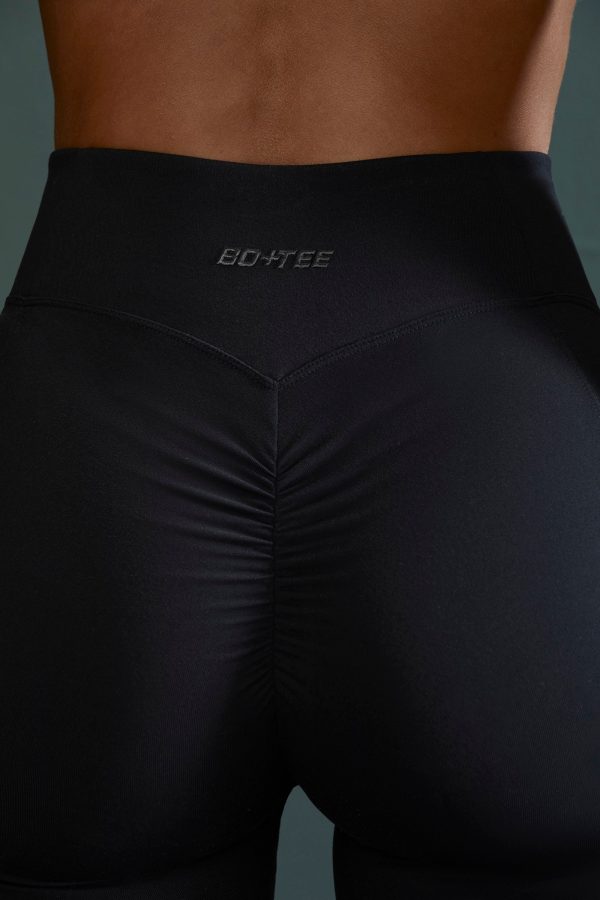 BT0605_BT0604_13_Black-Full-Lenght-Leggings-Scoop-Sport-Bra_28219fcf-45ac-4939-8e61-5a09ff3a0564.jpg