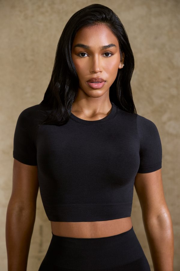 BT0672_3_Excel-Black-Cropped-Top.jpg