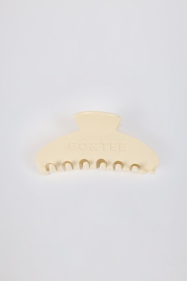 ballet-class-medium-claw-clip-soft-white_4_250225040628.jpg