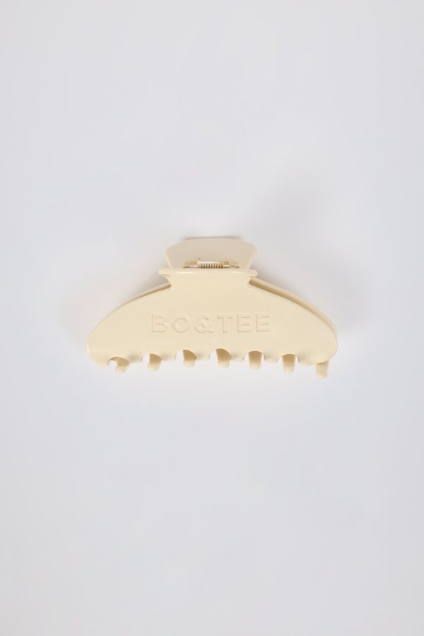 ballet-class-medium-claw-clip-soft-white_5_250225040628.jpg