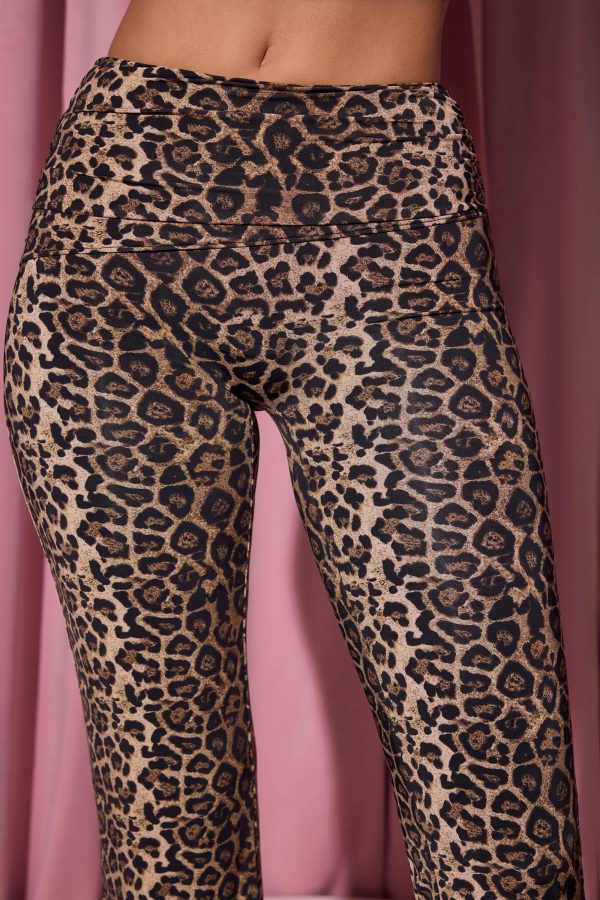 katya-mid-rise-straight-leg-trousers-leopard-print_5_250206023214.jpg