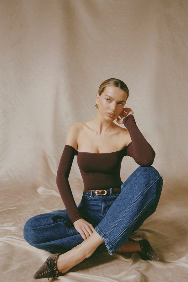 pammie-seamless-off-shoulder-long-sleeve-bodysuit-espresso_1_250110042639.jpg