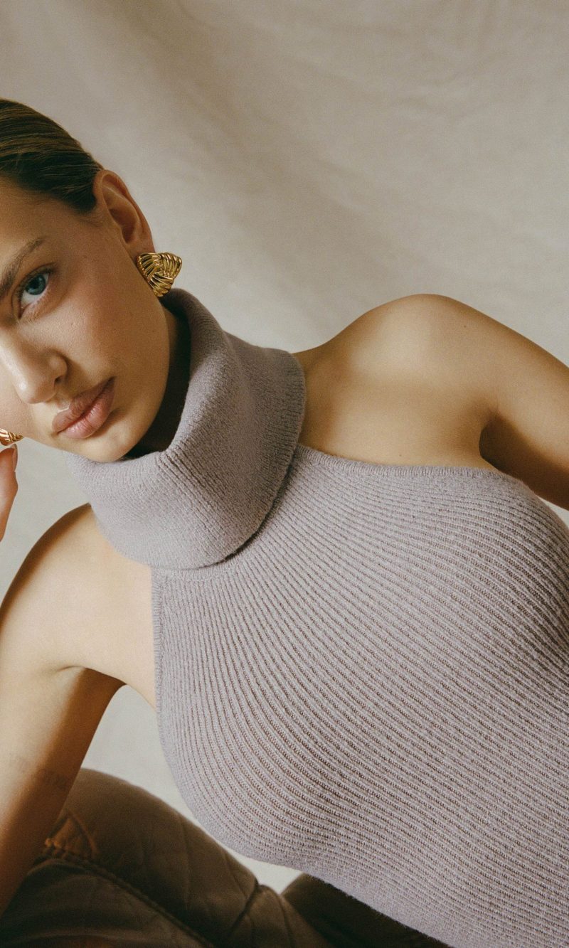 Ribbed-Knit Turtleneck Backless Top in Taupe