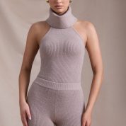 sakari-ribbed-knit-turtleneck-backless-top-taupe_8_250110044357.jpg