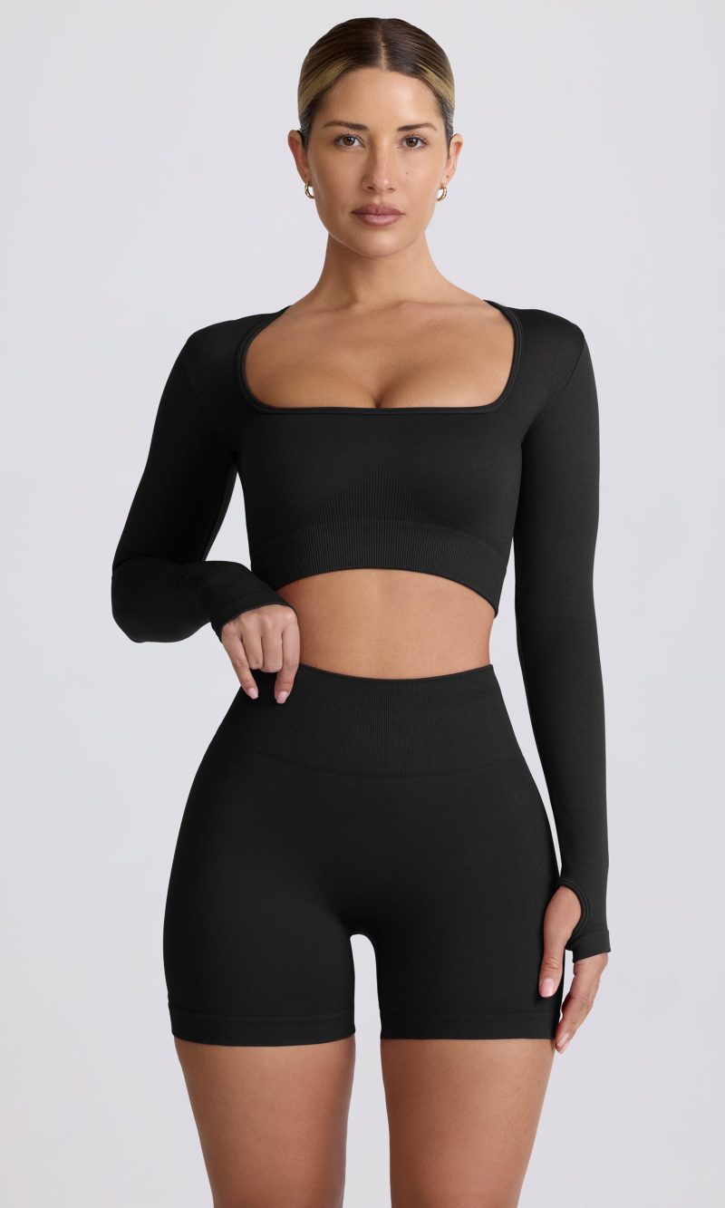 Super Sculpt Seamless Long-Sleeve Crop Top in Black