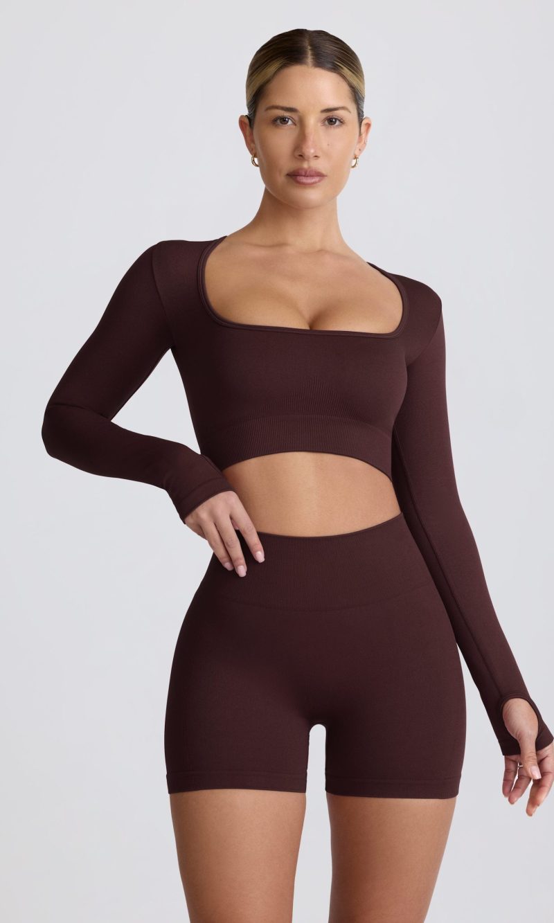 Super Sculpt Seamless Long-Sleeve Crop Top in Chocolate