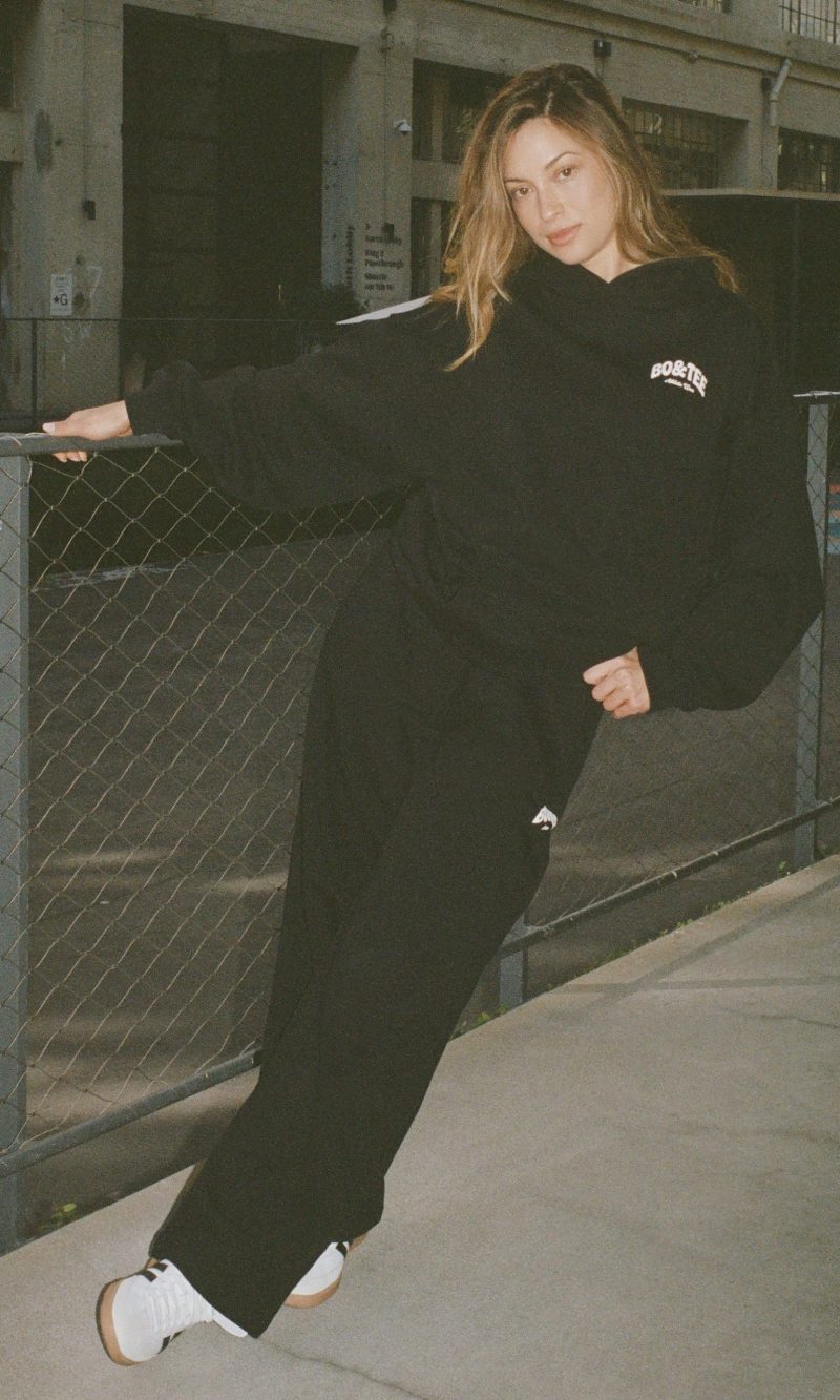 Mid-Rise Wide-Leg Joggers in Black