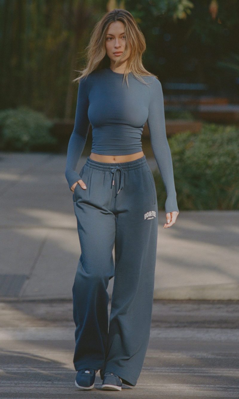 Mid-Rise Wide-Leg Joggers in Dark Navy